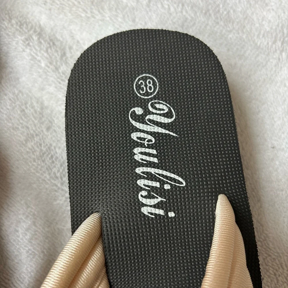 NEW! Women's Black and Cream Floral Sandals